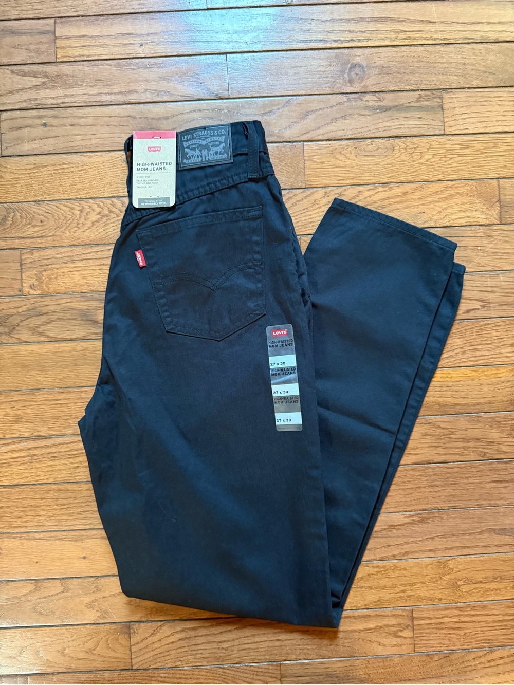 Levi's High Waisted Black Mom Jeans Size 27x30 (4) Tapered Leg Vintage Style